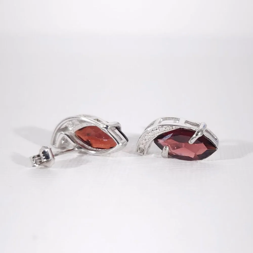 Garnet 3.4 Carats tw Earrings in Sterling Silver